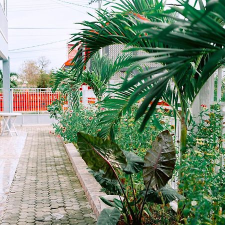 Getrudis Guesthouse Labuan Bajo Exterior foto