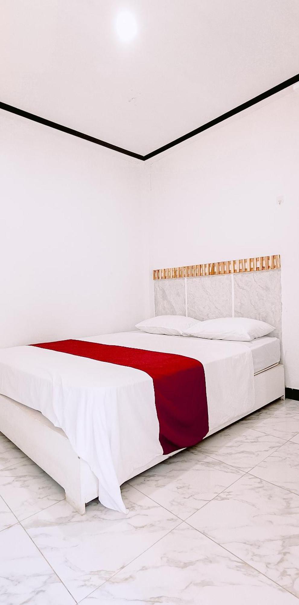 Getrudis Guesthouse Labuan Bajo Exterior foto
