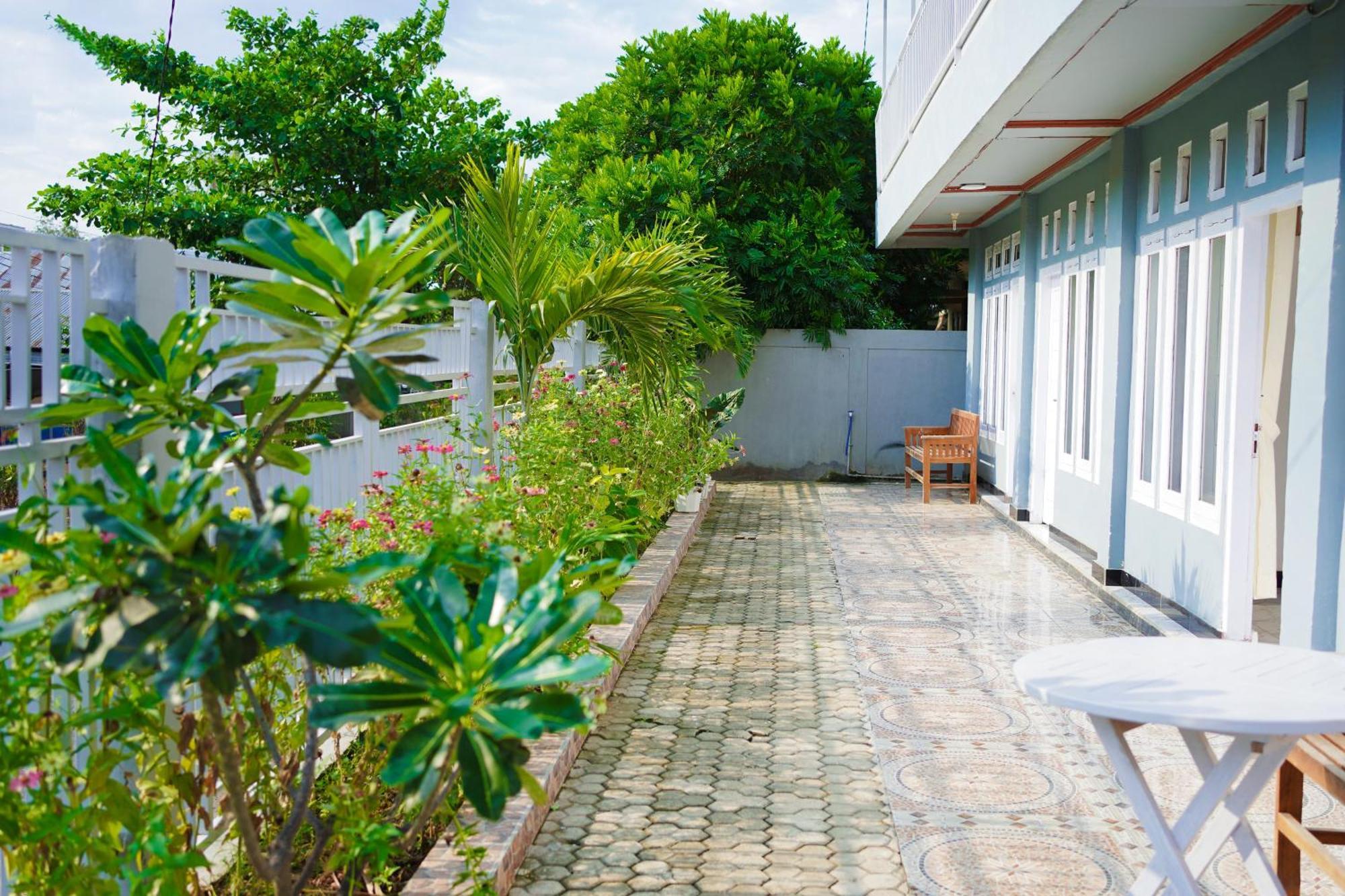 Getrudis Guesthouse Labuan Bajo Exterior foto